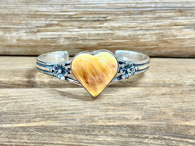 B54- Navajo Spiny Oyster Heart Bracelet 